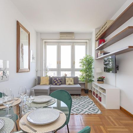 Skyline View Biancamano 1 Bdr With Balcony By Rentopolis Milano Ngoại thất bức ảnh